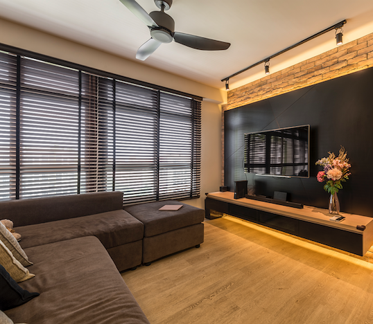 Căn hộ ấm cúng với gạch mộc và vách kính - Ảnh 3.