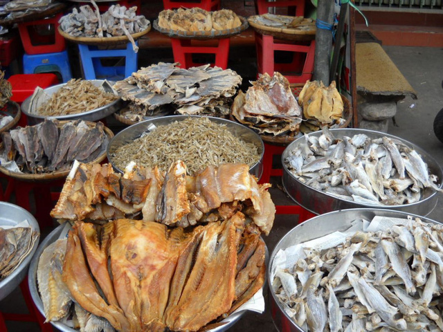 Thận trọng với thực phẩm khô nhiễm hóa chất - Ảnh 1.