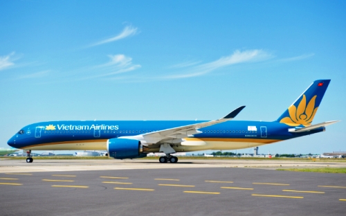 A350-900 XWB là dòng máy bay thân rộng, có tầm hoạt động xa. Máy bay được lắp hai động cơ phản lực Rolls-Royce Trent XWB, có lực đẩy cực mạnh gắn ở hai cánh dài cong vút ở phía đầu. <br>