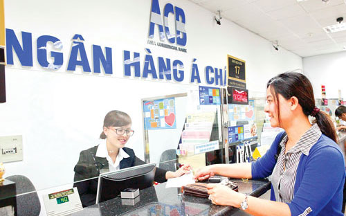 Nợ xấu của ACB từ mức 3,02% cuối năm 2013 đã tăng lên 3,64% tại thời điểm 30/6/2014.<br>