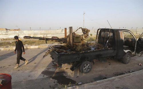 Nhà nước Hồi giáo chiếm giữ một vùng đất rộng lớn của Iraq và Syria từ 
năm ngoái và tuyên bố thành lập một đế chế Hồi giáo tự xưng - Nguồn: AP.<br>