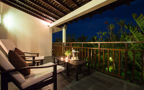 Gọi số +84 58 355 3333 để biết thông tin chi tiết hoặc truy cập website www.amianaresort.com.