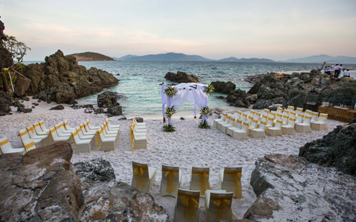 Amiana Resort mang đến không gian nghỉ dưỡng tuyệt vời cho gia đình, bè bạn hay những chuyến công tác dài ngày.