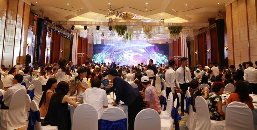 Sức hấp dẫn của The Coastal Hill thu hút hơn 500 khách hàng tham dự lễ giới thiệu.