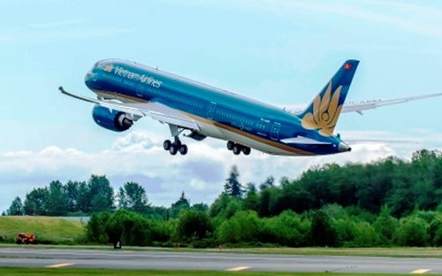 Thủ tướng cũng yêu cầu tăng cường thực hiện giám sát tình hình đầu tư và tài chính của Vietnam Airlines, đảm bảo quản lý rủi ro theo quy định của Chính phủ.