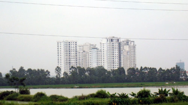 “Sóng” giảm giá địa ốc lan từ Nam ra Bắc