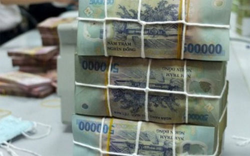 Theo báo cáo của Chính phủ, tính đến ngày 31/12/2013, dư nợ công bằng 
53,3% GDP, dư nợ Chính phủ bằng 41,5% GDP, dư nợ ngoài nước bằng 37,2% 
GDP. 