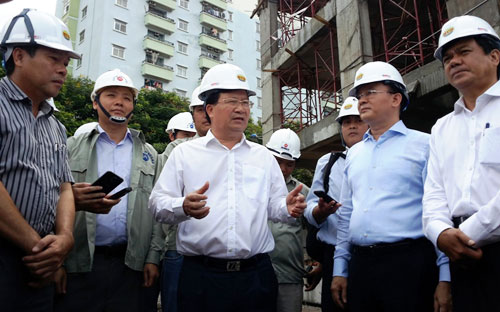 Bộ trưởng Trịnh Đình Dũng: "Tới đây phải bắt các doanh nghiệp Nhà nước làm thêm nhiều dự án nhà ở xã hội".<br>