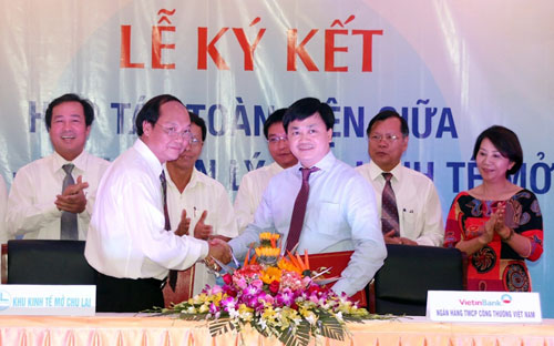 Lễ ký kết hợp tác toàn diện giữa VietinBank và ban quản lý khu kinh tế mở Chu Lai.