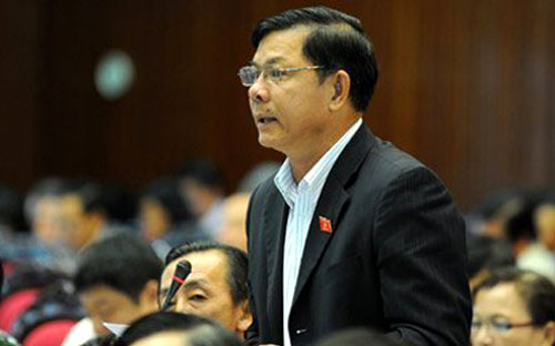 Đại biểu Lê Trọng Sang cho rằng, quy định khi định giá đất phải "phù hợp" với giá thị trường là quá mù mờ.<br>