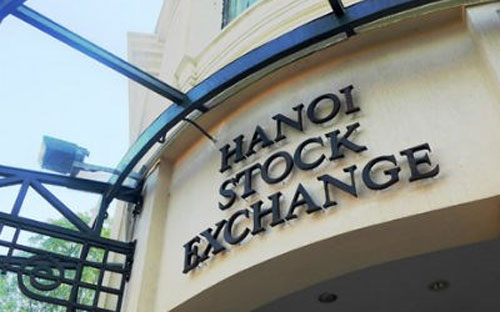 Bên ngoài Sở Giao dịch Chứng khoán Hà Nội (HNX).