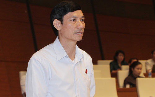 <span style="font-family: 'Times New Roman'; font-size: 15px;">Đại biểu Đỗ Văn Vẻ đề nghị bổ sung quy định về bảo đảm chất lượng bản tin dự báo, cảnh báo.</span>