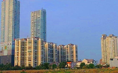 Những năm trước, phía Nam Tp.HCM với hạt nhân là khu đô thị Phú Mỹ Hưng 
được xem là đích đến lý tưởng của nhiều nhà đầu tư, nhưng thời gian gần 
đây đã có sự dịch chuyển mạnh mẽ sang khu vực phía Đông, mà tâm điểm 
phát triển là quận 2, quận 9 và quận Thủ Đức.