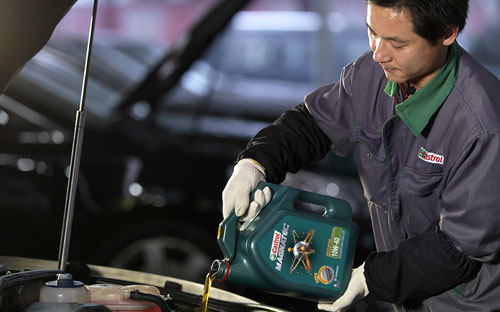Castrol MAGNATEC là loại nhớt phù hợp cho nhu cầu di chuyển trong 
các thành phố đông đúc khi xe phải thường xuyên chạy những quãng đường 
ngắn, chạy và dừng liên tục.