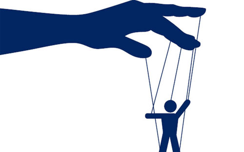 Với tái cơ cấu hệ thống ngân hàng thì sở hữu chéo, đầu tư chéo đang diễn
 biến phức tạp, vốn điều lệ không phản ánh đúng thực chất, dẫn đến nguy 
cơ chi phối thao túng hoạt động ngân hàng - Ảnh minh họa.<br>