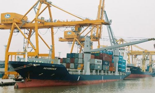 Vì sao nhập siêu 4 tháng tăng vọt?