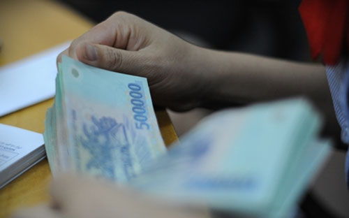 Dù các lãi suất điều hành dự tính sẽ không giảm thêm trong những tháng 
cuối năm, nhưng theo ý kiến của một số lãnh đạo ngân hàng thương mại, 
lãi suất cho vay sẽ vẫn tiếp tục giảm đối với những khách hàng tốt và 
với những khoản nợ cũ.