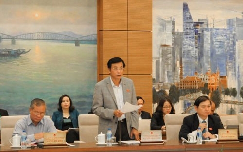<strong> </strong>Chủ nhiệm Văn phòng Quốc hội Nguyễn Hạnh Phúc báo cáo Ủy ban Thường vụ Quốc hội chiều 10/4 - Ảnh: Quochoi.vn<strong><br></strong>