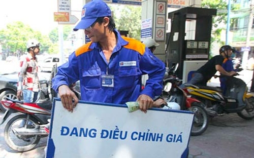 Đây là lần thứ hai giá xăng dầu tăng kể từ ngày 23/6/2014, trong đó tổng
 mức tăng giá xăng của hai đợt là 740 đồng/lít.