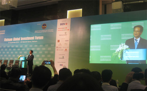 Thủ tướng Nguyễn Tấn Dũng tại Diễn đàn Đầu tư toàn cầu tại Việt Nam, diễn ra sáng 30/9 tại Hà Nội.