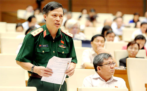 Đại biểu Trần Văn Độ đề nghị quy định thẩm quyền chéo, tức là án của huyện này thì có thể khởi kiện ở huyện khác. <br>
