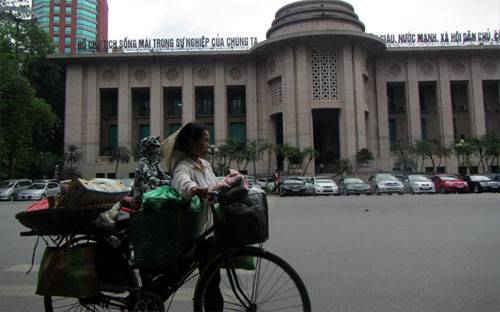 <span style="font-family: 'Times New Roman'; font-size: 15px;">Ngân hàng Nhà nước dự báo tổng phương tiện thanh toán năm 2015 tăng khoảng 16-18%, dư nợ tín dụng tăng khoảng 12-14% so với cuối năm 2014.</span>