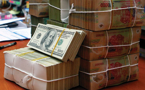 Các ngân hàng thương mại tiếp tục thu hẹp trạng thái âm nắm giữ và một số có thể chuyển sang trạng thái ngoại tệ dương. 