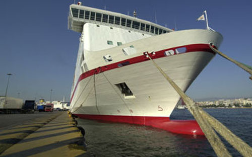 Việc bán cảng Piraeus sẽ là ngược lại những gì chính phủ do đảng Syriza lãnh đạo trước đó đã cam kết, theo Bloomberg.