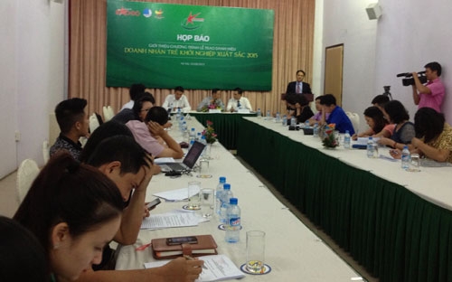Buổi họp báo về chương trình trao danh hiệu doanh nhân trẻ khởi nghiệp xuất sắc năm 2015.