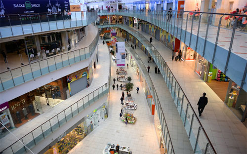 Với mặt bằng 230.000 m2, toàn bộ lát gạch trắng, mái lợp kính lộng lẫy, Avia Park là trung tâm thương mại lớn nhất châu Âu - Ảnh: The New York Times.<br>