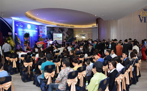 Với hơn 1.000 khách tham dự lễ mở bán, hơn 500 căn hộ  khu phức hợp The GoldView đã được giao dịch thành công.<strong><br></strong>