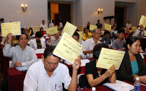 Các ngân hàng thương mại đang bước vào mùa đại hội đồng cổ đông thường niên 2015 - Ảnh: Tuổi trẻ.<br>