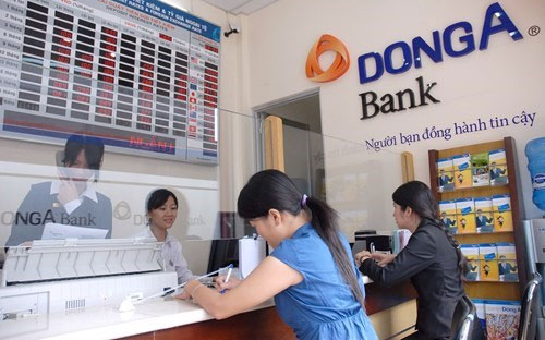 Giao dịch tại DongA Bank.<br>