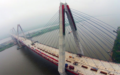 Cầu Nhật Tân - Ảnh: NLĐ.<br>