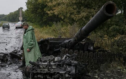 Những người theo trường phái dân tộc chủ nghĩa ở Nga tỏ ra thất vọng 
trước sự thận trọng hiện nay của Tổng thống Putin. Tuy nhiên, nhiều 
người cho rằng, đây là một bước đi có tính toán của người đứng đầu điện 
Kremlin - Ảnh: Reuters. 