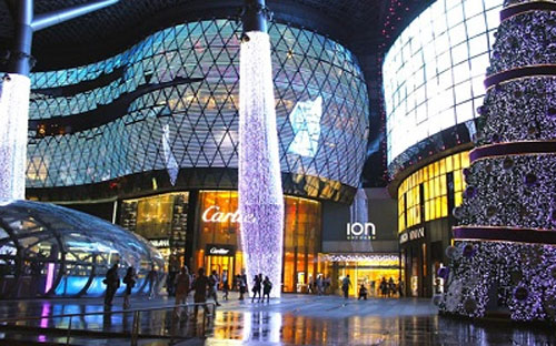 Bên ngoài một khu mua sắm ở Singapore.<br>