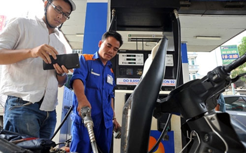 Liên bộ cho phép các doanh nghiệp được sử dụng quỹ bình ổn giá để bù đắp
 mức chênh lệch giữa giá cơ sở cao hơn giá bán hiện hành.