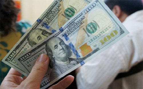 Tỷ giá có thể tạm yên trong lúc này nhưng nếu các yếu tố vĩ mô tiếp tục 
tăng cường hay USD tiếp tục tăng giá thì rất có thể người dân hay những 
nhà đầu cơ có thể nghĩ rằng tỷ giá sẽ biến động, và việc găm giữ hay rút
 tiền VND để chuyển sang USD sẽ xảy ra. 