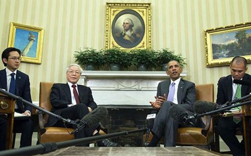 Trưa ngày 7/7 theo giờ Washington, Tổng bí thư Nguyễn Phú Trọng đã có cuộc hội đàm với Tổng thống Mỹ Barack Obama tại Phòng Bầu dục ở Nhà Trắng, sự kiện đáng chú ý nhất trong chuyến thăm Mỹ đầu tiên của Tổng bí thư Đảng Cộng sản Việt Nam - Ảnh: Reuters.