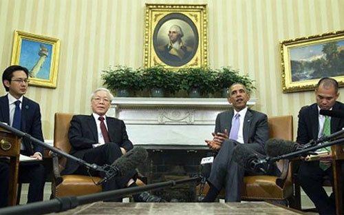 Trưa ngày 7/7 theo giờ Washington, Tổng bí thư Nguyễn Phú Trọng đã có cuộc hội đàm với Tổng thống Mỹ Barack Obama tại Phòng Bầu dục ở Nhà Trắng, sự kiện đáng chú ý nhất trong chuyến thăm Mỹ đầu tiên của Tổng bí thư Đảng Cộng sản Việt Nam - Ảnh: Reuters.