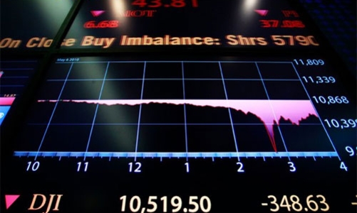 Bắt thủ phạm thao túng chứng khoán làm “sập” Phố Wall