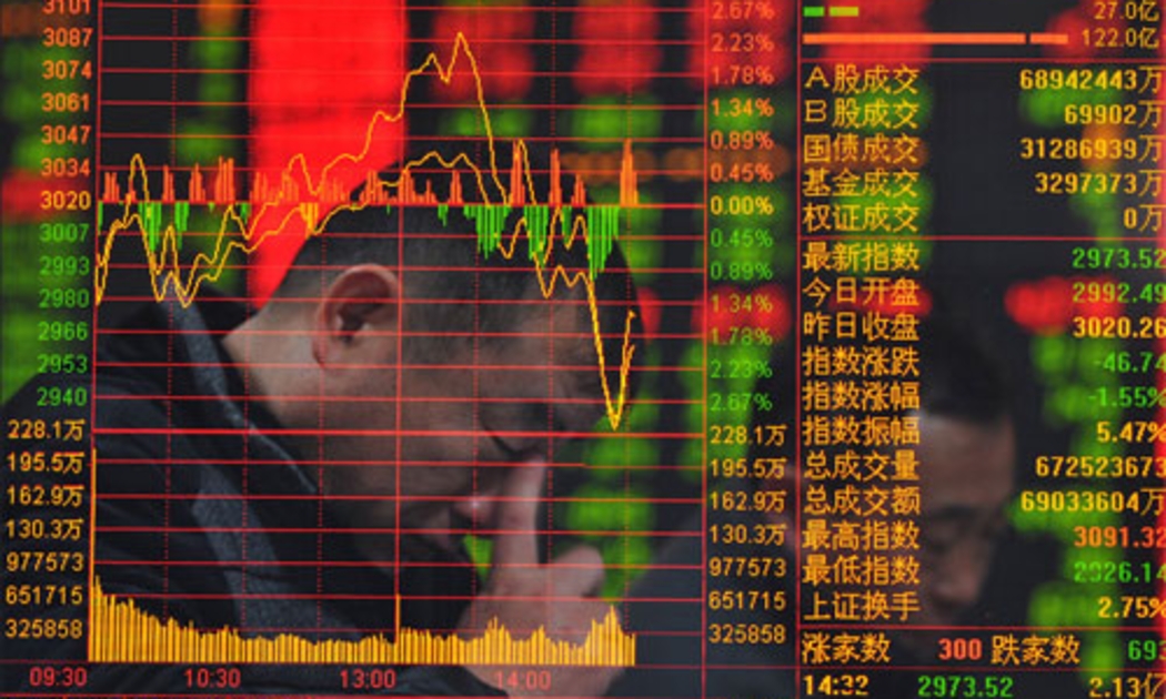 Tính đến ngày 9/7, chỉ số Shanghai Composite Index của thị trường chứng 
khoán Trung Quốc sụt 28% so với mức đỉnh thiết lập vào ngày 12/6 - Ảnh: Bloomberg.