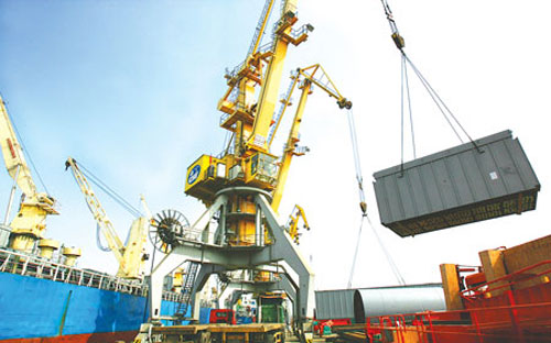 Cả nước nhập siêu ước khoảng 3,75 tỷ USD trong 6 tháng đầu năm, bằng 4,8% kim ngạch xuất khẩu.