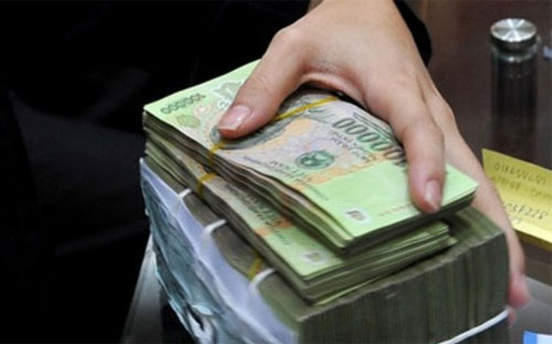 Nhiều người trong giới chuyên gia cho rằng cần phải tính đến những giải pháp căn cơ và bền vững hơn cho vấn đề ngân sách. 