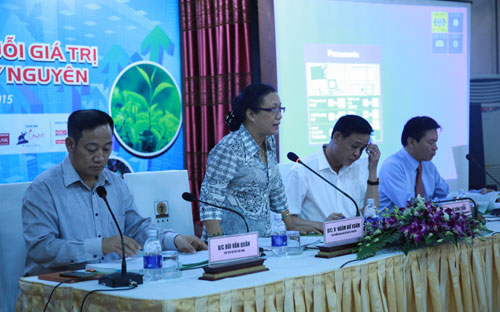 Hội thảo “Liên kết phát triển kinh tế vùng Tây Nguyên” do Ban Chỉ đạo Tây Nguyên chủ trì, phối hợp với Ban Kinh tế Trung ương và Thời báo Kinh tế Việt Nam tổ chức sáng 24/7 tại Đắc Lắc.<b><br></b>