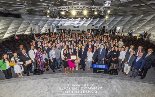 Hiện Hoa Sen đang dẫn đầu các doanh nghiệp sản xuất và kinh doanh tôn, thép tại Việt Nam với hơn 40% thị phần tôn và gần 20% thị phần ống thép.<br>