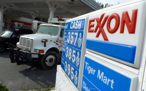 Thời gian gần đây, giá dầu thường xuyên biến động mạnh - Ảnh: Reuters.<br>