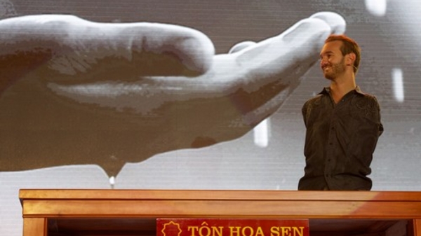Diễn giả Nick Vujicic “âm thầm” trở lại Việt Nam