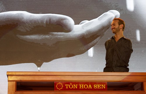 Năm nay, diễn giả Nick Vujicic sẽ tiếp tục chia sẻ những câu chuyện về 
cuộc đời, những góc nhìn về cuộc sống, về hạnh phúc đích thực và những 
giá trị tốt đẹp mà mỗi con người đã và đang hướng tới. 