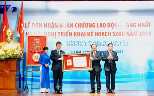 Công ty Dịch vụ Viễn thông VinaPhone đã vinh dự được Chủ tịch nước trao tặng Huân chương Lao động Hạng Nhất.